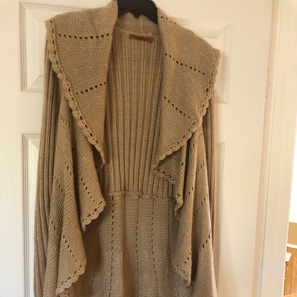 Good used condition tan sweater didn’t use much. - Picture 1 of 5